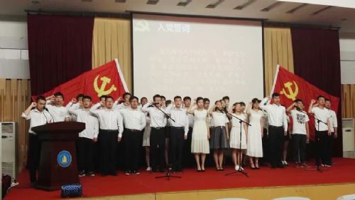 永远跟党走——设计学院举办...